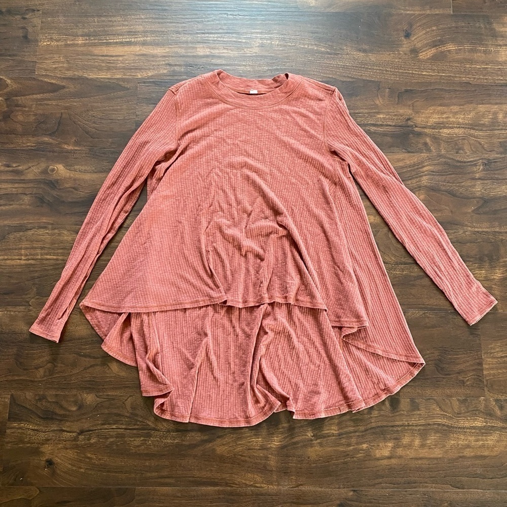 Lululemon Dare to Drape Long Sleeve 
Rustic Clay 
High Low Hem 
Size XS
